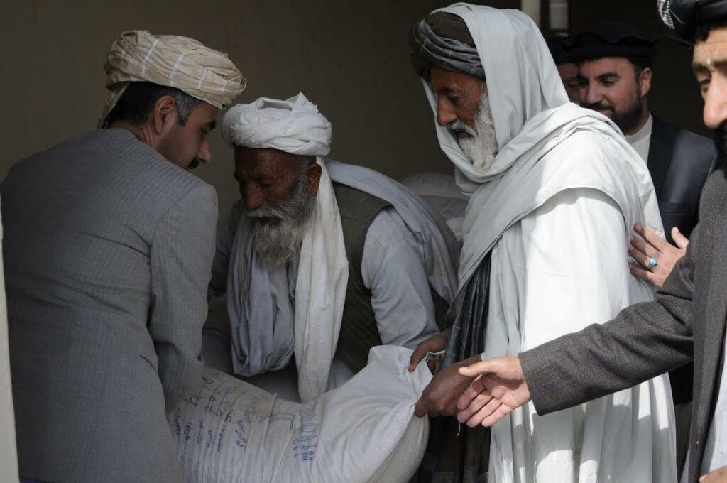 800 returning Afghan families get wheat assistance