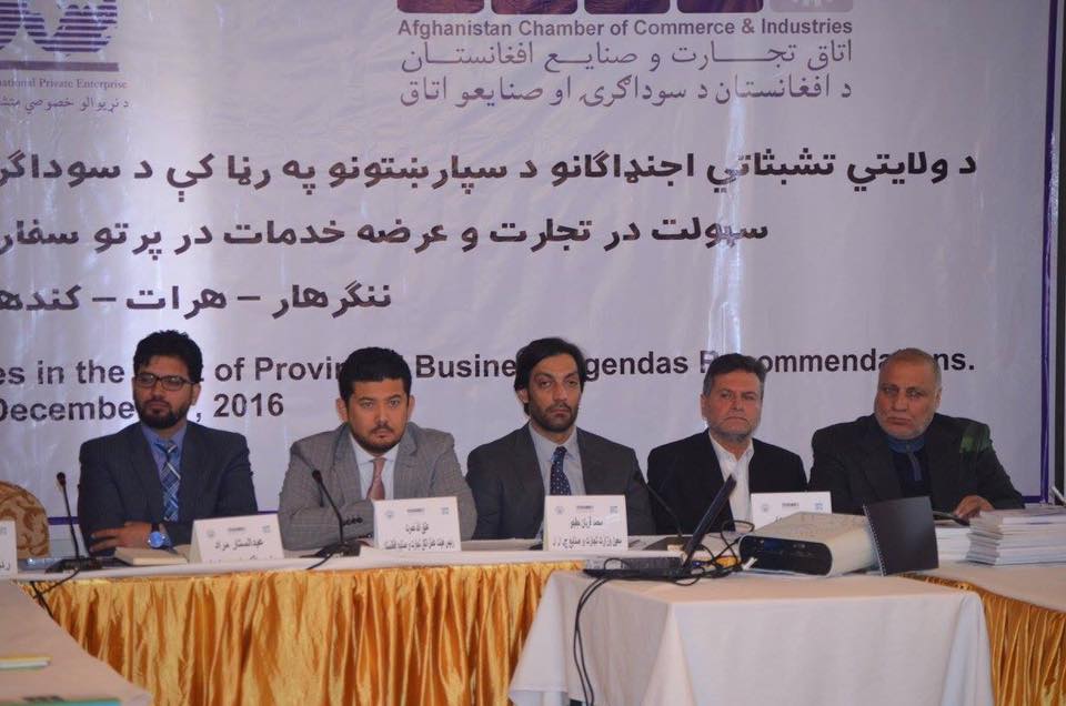 ” حدود ٦٢ نوع اخاذى وجود دارد که تجار با آن دست و پنجه نرم مى کند”