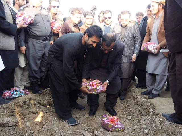 په لوګر کې د کرکټ  لوبغالي جوړولو د بنسټ ډبره کېښودل شوه