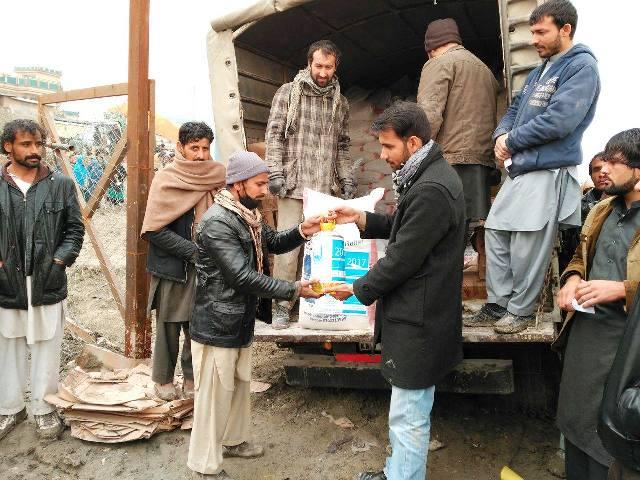 Thousands receive aid in Kabul, Jalalabad