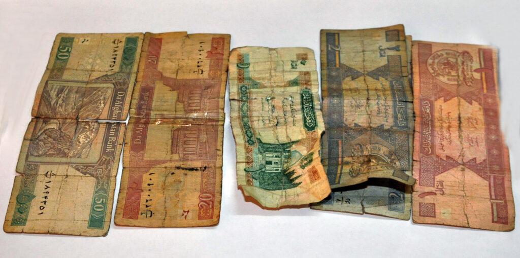 Kabulis uneasy with increasing old banknotes