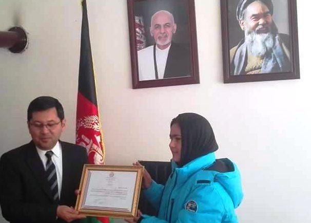 Female Bamyan skier honoured, gifted car
