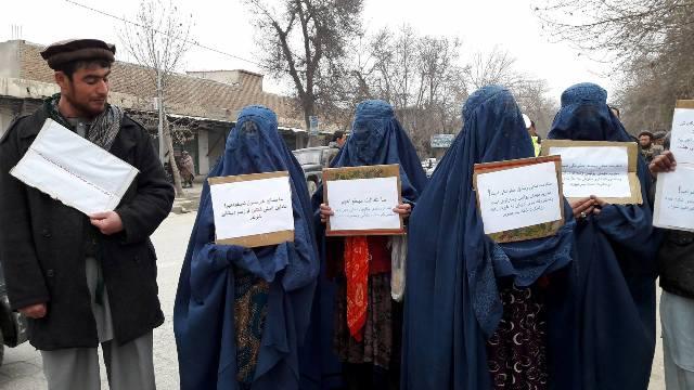 تخار کې یوه کورنۍ د خپلسرو  وسله والو له لوري بې ځايه شوې