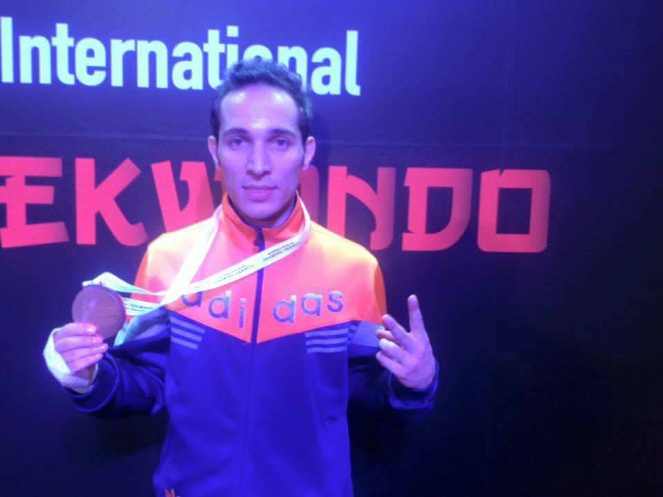 محمود حيدرى مدال برنز را بدست اورد