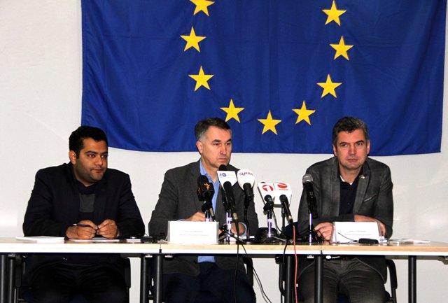 “کسانى که در حملات مسلحانه دخیل بوده اند بايد از مردم عذرخواهى کنند”