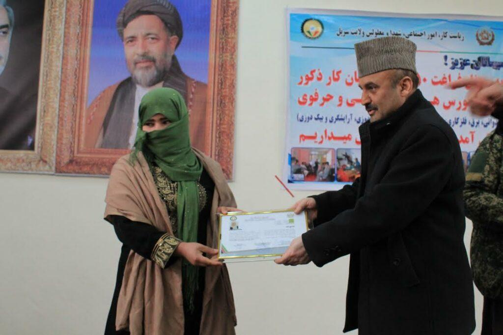 ۲۵۰ تن از بخش آموزش فن و حرفه در سرپل فارغ شدند