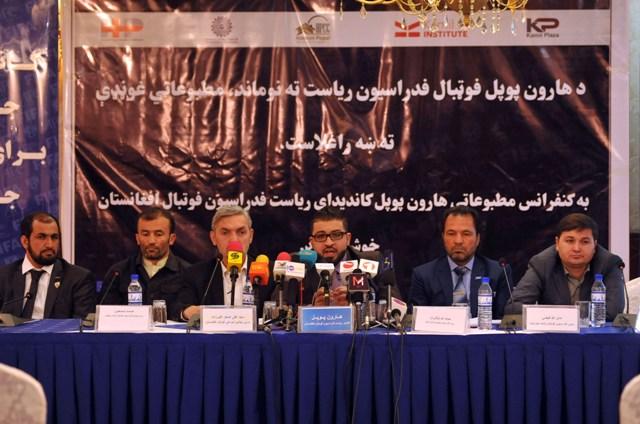 شماری از رؤسای ولایتی فدراسیون فوتبال نسبت به تعویق انتخابات این فدراسیون ابراز نگرانی کردند