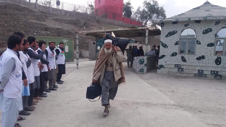 Torkham, Spinboldak crossing reopened for stranded Afghans