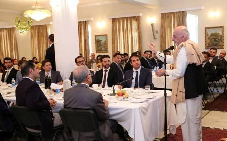 غنى: ولایات سرحدی افغانستان را بايد به مراکز ترانزیتی تبدیل نماييم