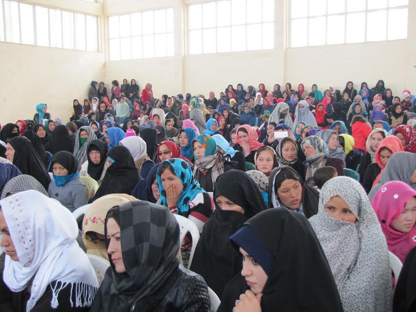 زنان بامیانی: مانع کار، درس، تعلیم و تحصیل ما نشوید