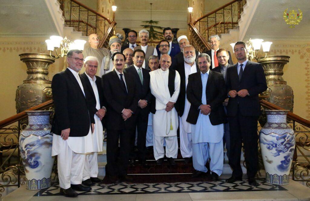 Pakistani parliamentarians meet Ghani, Karzai