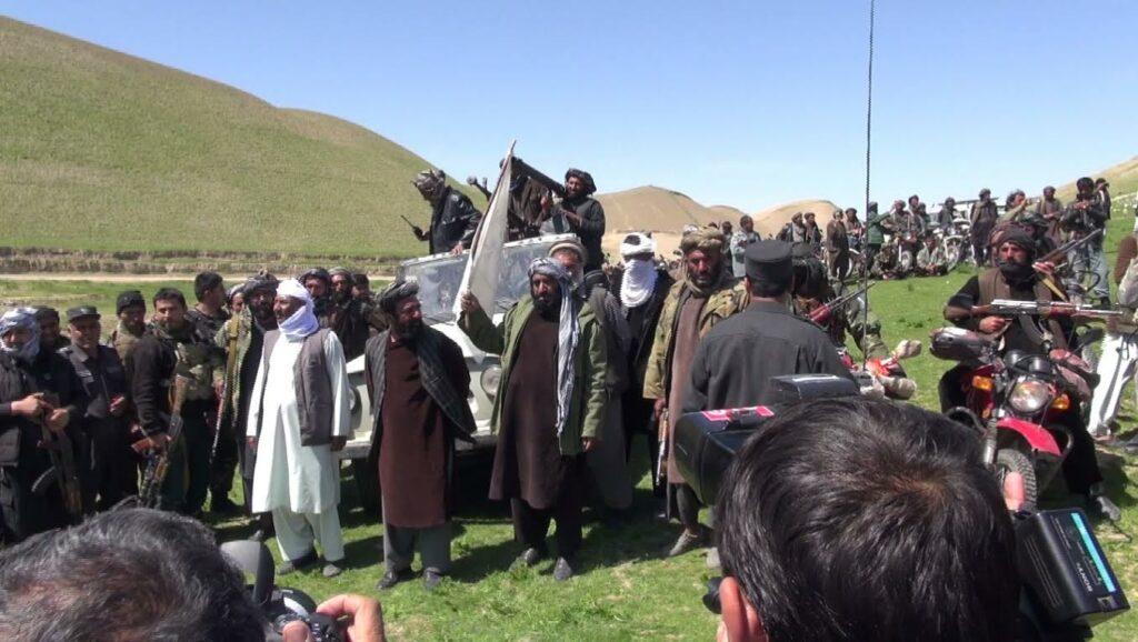 له روسيې سره د اړيکو غبرګون کې ٢٠٠ طالبان د سولې پروسې سره يو ځاى شول