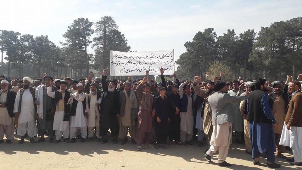 صدها تن در اعتراض به تخریب دکانهای شان در هرات مظاهره کردند
