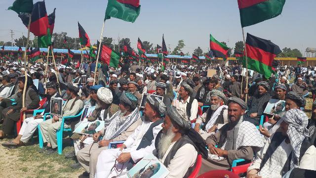 هواداران جنرال دوستم: اختیارات قانونی دوستم برگردانده شود