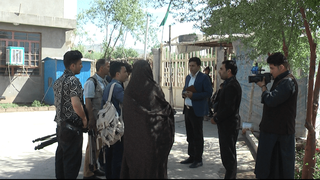 والی هرات خبرنگاران را از پوشش نشست خبری بیرون کرده است