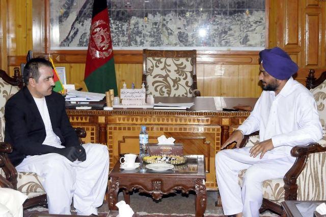 هند په کندهار کې په لمریزه برېښنا سمبال ۳۰۰ ژورې څاګانې وهي