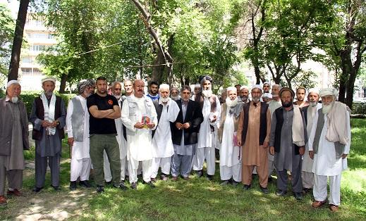 “اگر حکومت به ما زمين توزيع نکند، به صفوف مخالفين مى پيونديم”