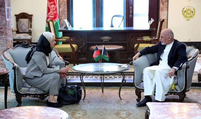 “مشکل افغانستان بايد از طريق صلح بين الافغانى حل و فصل شود”