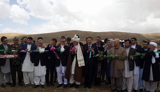 Ghani inaugurates work on south-north road in Bamyan
