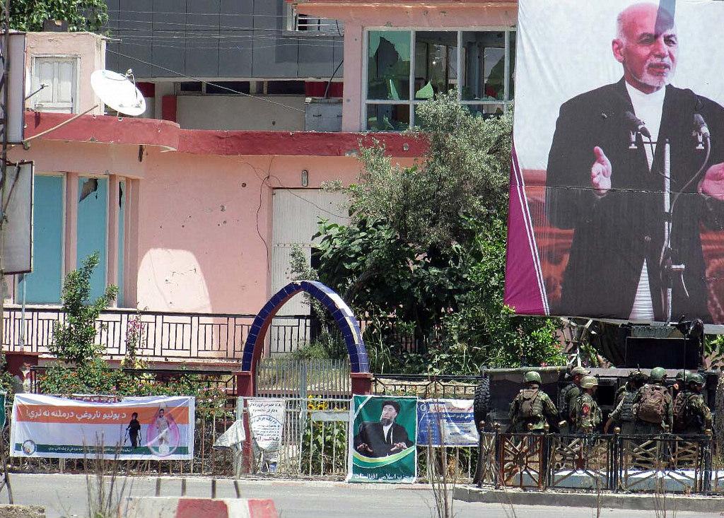 درحمله بر ساختمان راديو تلويزيون ملى ننگرهار به شمول مهاجمان ۱۰ تن کشته شدند