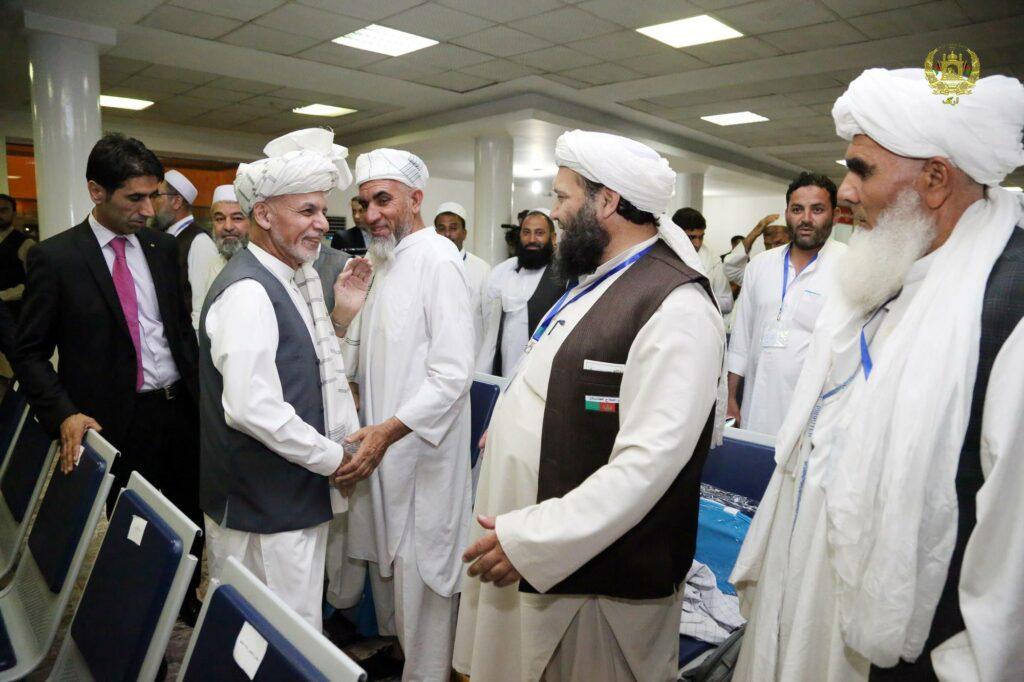 Ghani meets first group of departing hajj pilgrims