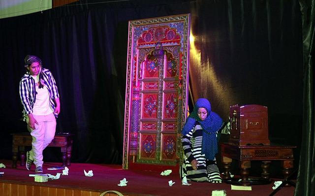 هنرمندان تیاتر برای جلب توجه وکلای پارلمان به مشکلات زنان نمایشنامه اجرا کردند