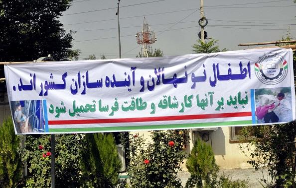 Above 200,000 Afghan kids work as ‘spies, drug sellers’