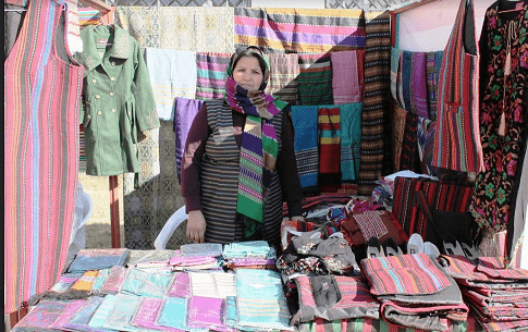 Kandahar craftswomen seek market for their products