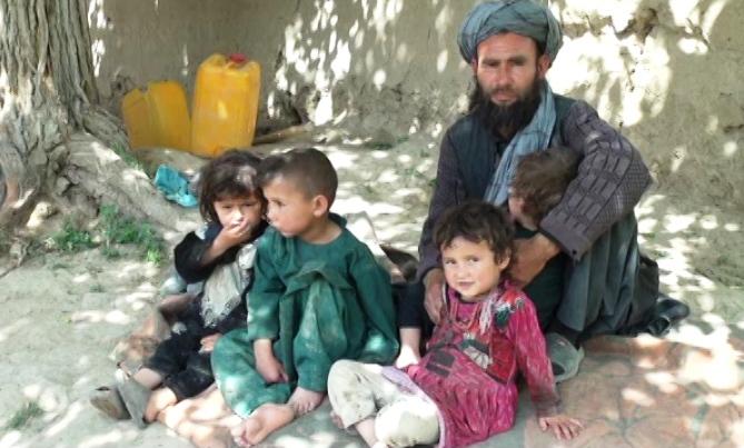 Pajhwok’s in-time report helps desperate man, daughter