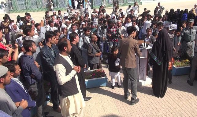 د بلخ یو شمېر خلکو د برما مسلمانانو وژنه وغندله