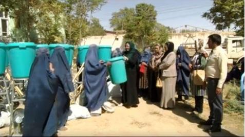 براى صدها زن زراعت پيشه در جوزجان وسايل باغدارى توزيع شد