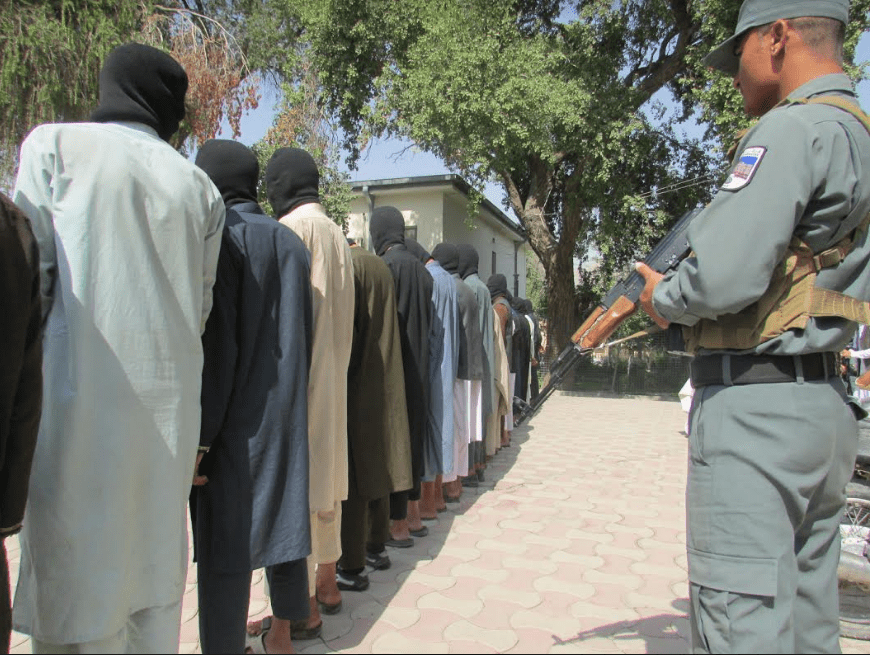 شش تن به اتهام دزدى يک دکان زرگرى در سمنگان بازداشت شدند