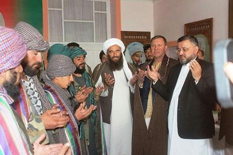 یک گروپ پنج نفری طالبان مسلح به پروسه صلح پیوست