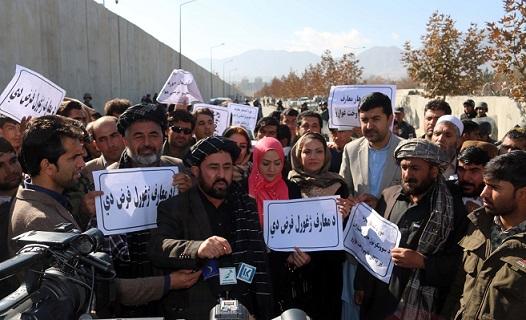 معترضين کندهار در کابل خواهان رسیدگی به وضعیت معارف آن ولایت شدند