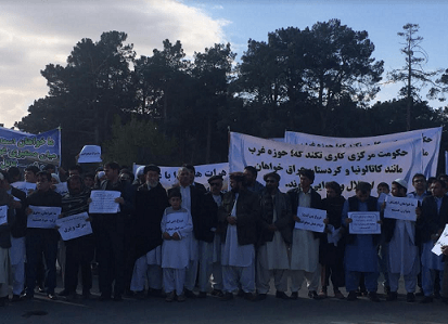 “برق حق ما است، سرک حق ما است؛ حکومت باید به داد ما برسد”