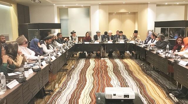 کريم خليلى: بهترین راه حل معضل افغانستان مذاکرات مستقیم و بین الافغانی است