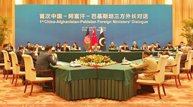 China wants Afghan govt to hold talks with Taliban