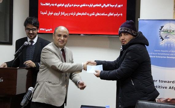 حکومت به ده ها اتحادیۀ روستایی کمک مالی کرد