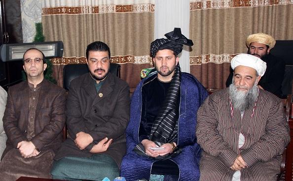 “پوليس کابل باموترهای شیشه سیاه و جمعاوری سلاح برخود دوگانه میکند”