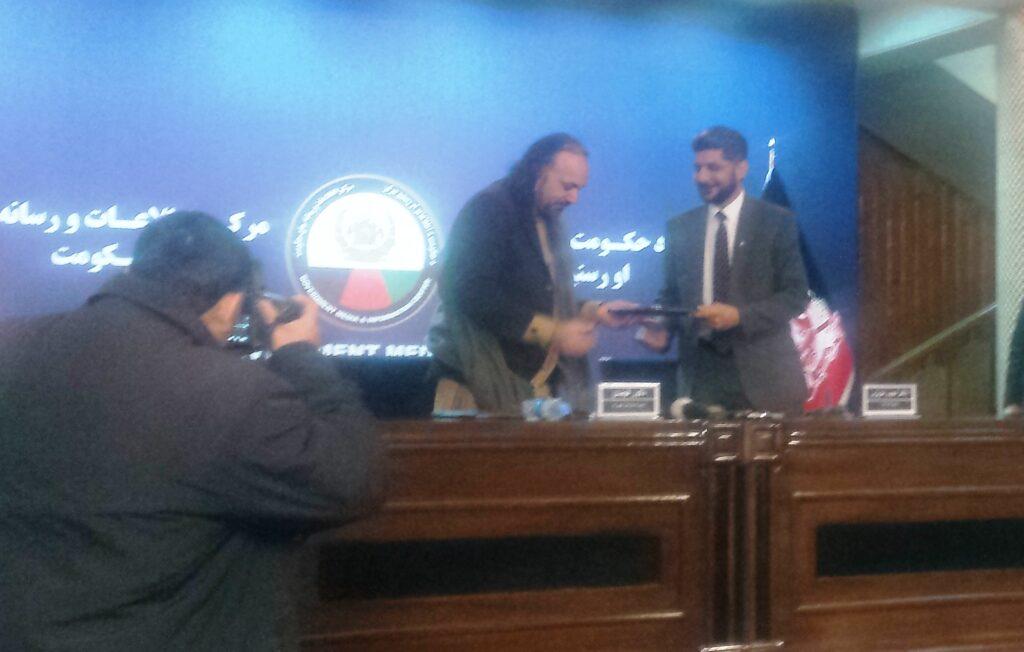 تفاهمنامۀ ايجاد سهولت هاى انترنتى در سه ليسۀ کوچى ها امضا شد