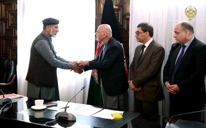 Ghani grants apartments to fallen soldiers families