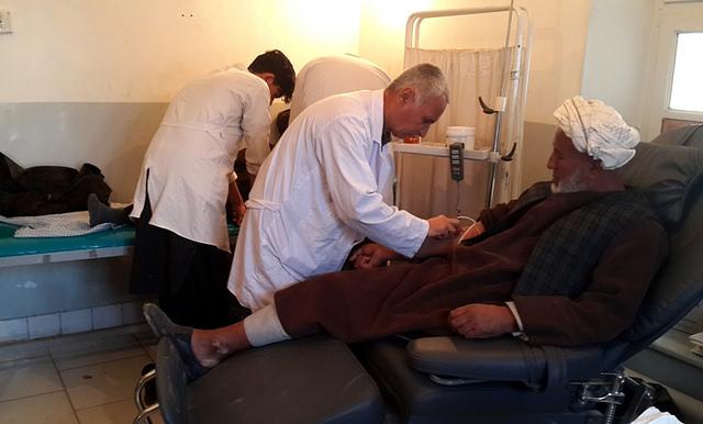 معلولين جوزجان به مجروحين حملات اخير کابل خون اهدا کردند