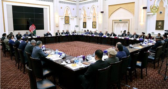 غنى: مهاجرین افغان طی یک پروسۀ منظم و آبرومندانه به کشور خویش باز خواهند گشت