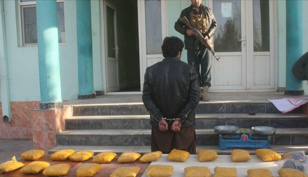Man trying to smuggle 25kg of drugs detained in Baghlan