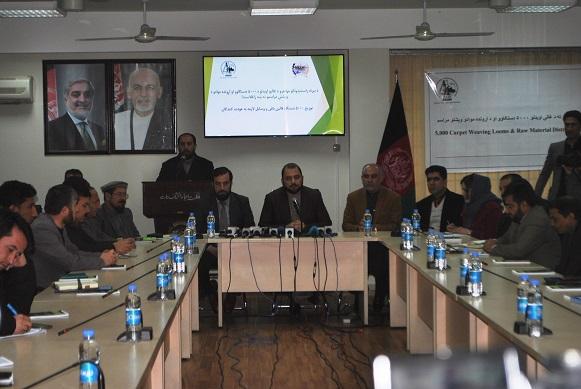 پنجهزار دستگاه قالین بافی به عودت کنندگان توزیع می شود