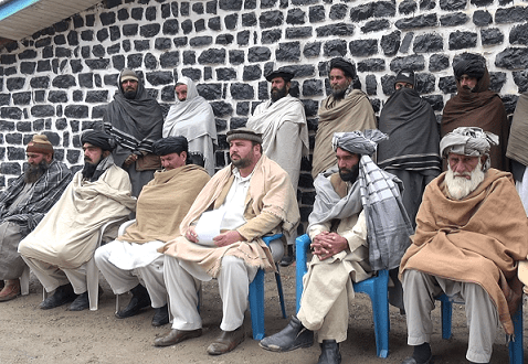 خوست کې مېشت وزيرستاني کډوال: له ضمانت پرته نه ستنېږو