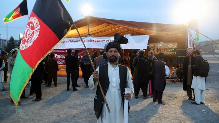 دهها تن از فعالان مدنى در حمايت از افغان هاى دو طرف خط ديورند خيمه تحصن بر افراشتند