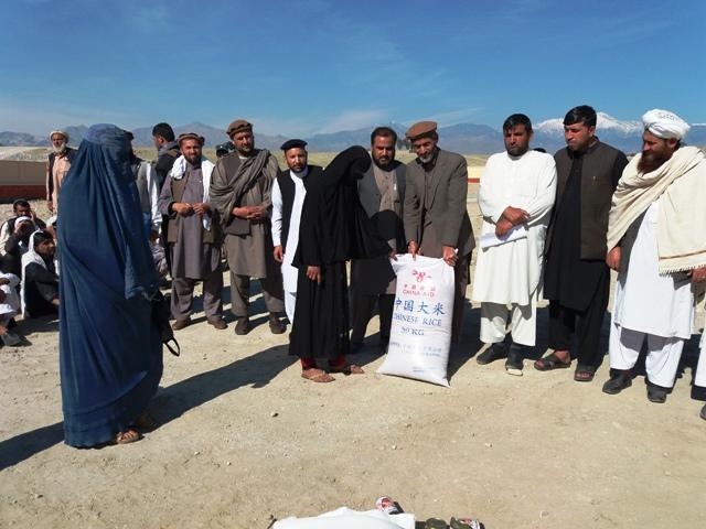 2000 IDP families get food aid in Laghman