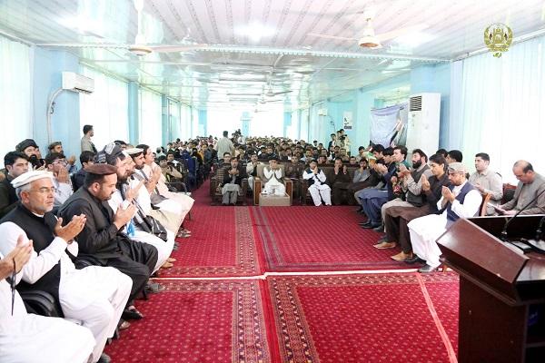 Ghani promises to ban rupee in public offices