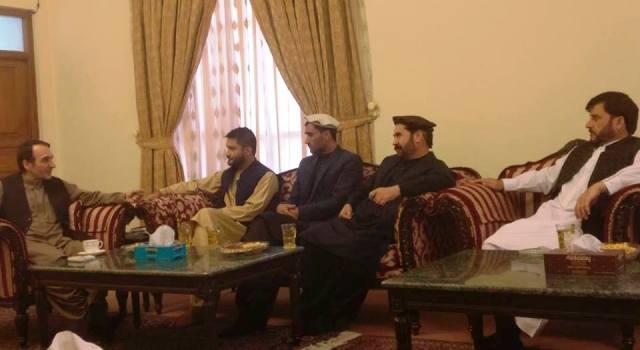 د ختیځ د ولایتي شورا پلاوي د کندهار قومي او سیاسي مشرانو سره د هیواد پر حالاتو خبرې کړې